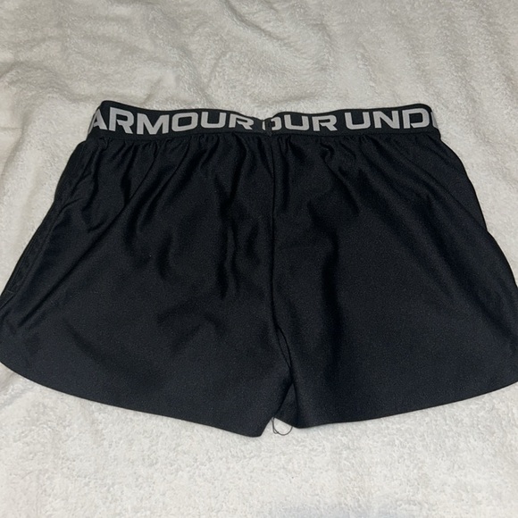 Under Armor Shorts - Picture 2 of 3